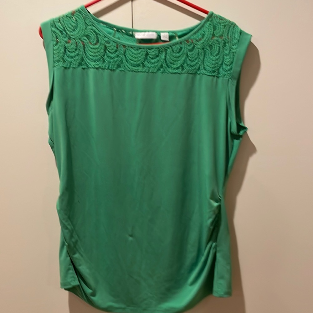 Excellent quality sleeve less   blouse -green